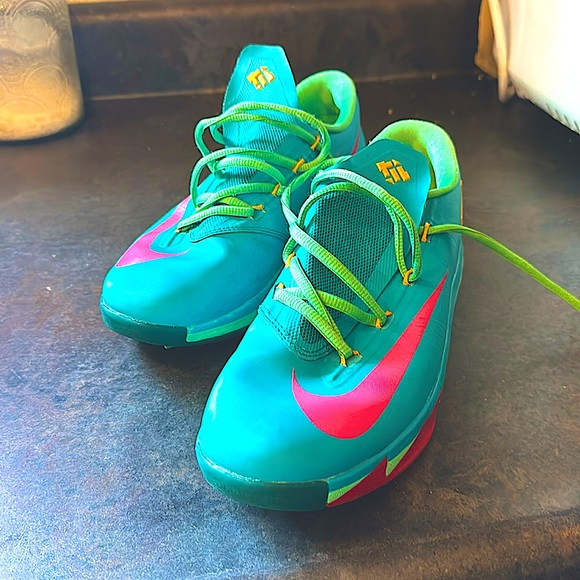 Size 6y kd 1 hero kids pack edition 9/10 paint fade shown - Picture 1 of 6